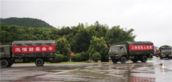 东部战区陆军某舟桥旅驰援九江